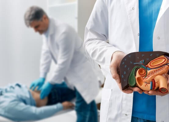 Hepatitis, no esperes síntomas, infórmate, vacúnate, protégete. En el HVQ tenemos los especialistas para brindar la atención que necesitas