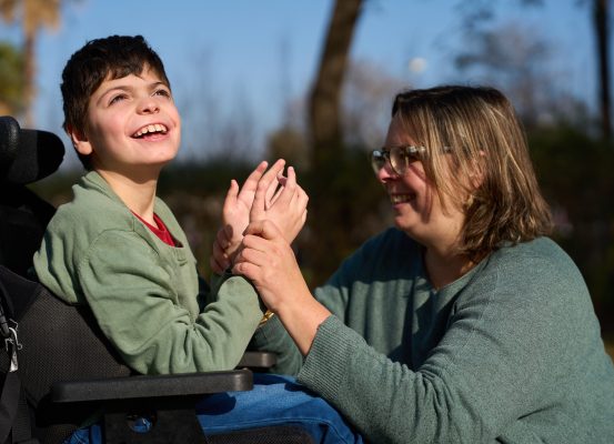 El cerebro infantil tiene una enorme capacidad de adaptación, conocida como neuroplasticidad.