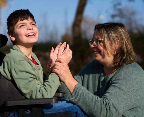El cerebro infantil tiene una enorme capacidad de adaptación, conocida como neuroplasticidad.