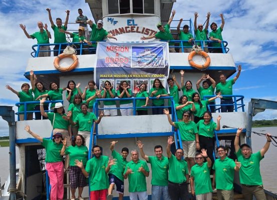 Hospital Vozandes Quito participó en la brigada médica internacional “Misión a Bordo 2026”, desarrollada del 26 de marzo al 4 de abril en comunidades de la región amazónica del Perú, a lo largo de la cuenca del río Ucayali.
