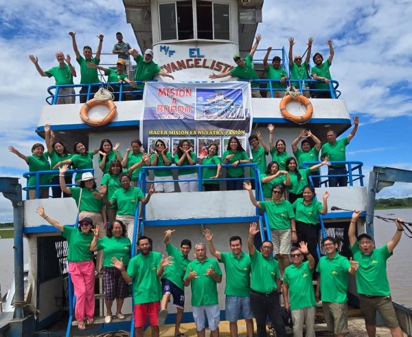 Hospital Vozandes Quito participó en la brigada médica internacional “Misión a Bordo 2026”, desarrollada del 26 de marzo al 4 de abril en comunidades de la región amazónica del Perú, a lo largo de la cuenca del río Ucayali.