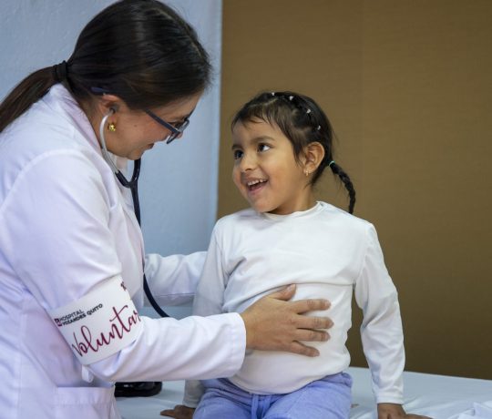 278 niñas, niños y adolescentes en situación de vulnerabilidad fueron atendidos en la 10.ª Caravana de la Ternura, una iniciativa que cada año reúne el compromiso del Hospital Vozandes Quito junto a World Vision Ecuador.