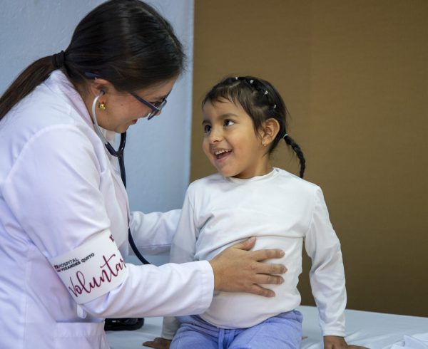 278 niñas, niños y adolescentes en situación de vulnerabilidad fueron atendidos en la 10.ª Caravana de la Ternura, una iniciativa que cada año reúne el compromiso del Hospital Vozandes Quito junto a World Vision Ecuador.